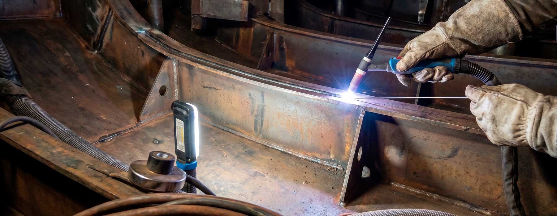 servicios náuticos metal, acero inoxidable náutico, trabajos en metal para barcos, soldadura náutica