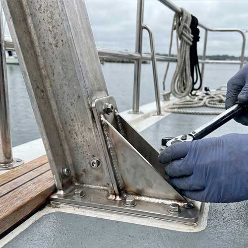 anclajes náuticos, soportes de cubierta embarcaciones, fabricación anclajes barco, reparación soport